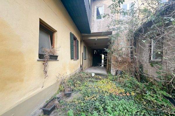 Blick zur Toreinfahrt