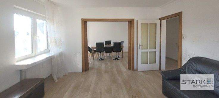 2 OG Wohnzimmer mit Durchgang.jpg