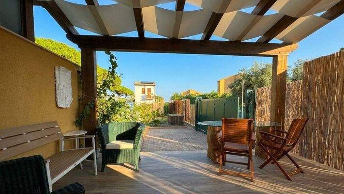 Schicke Terrasse mit genügend Privatsphäre