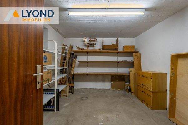 LYD 3692 - 32 Kellerraum