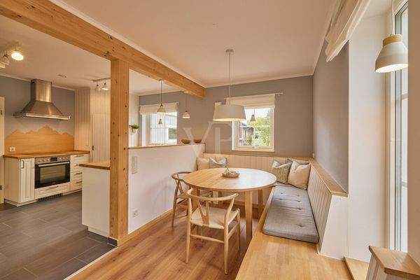 Beispiel: Esszimmer_KI_I