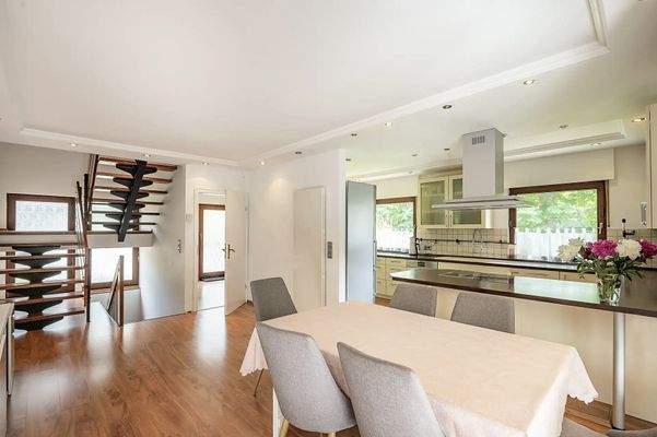 Essbereich mit offener Küche