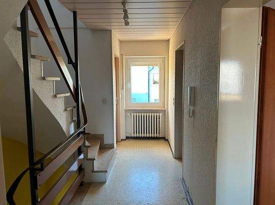 11 Flur Treppenhaus im OG.jpg