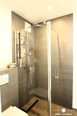 Bad mit bodentiefer Dusche