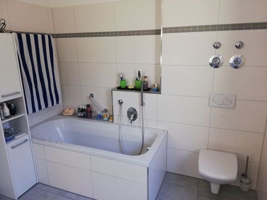 Badezimmer mit Wanne