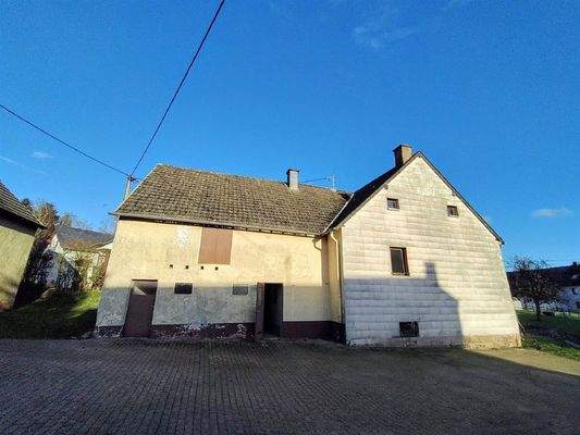 Seitenansicht Haus mit Nebengeb.