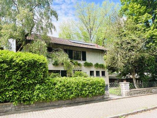 Aussen Straße 1.jpg