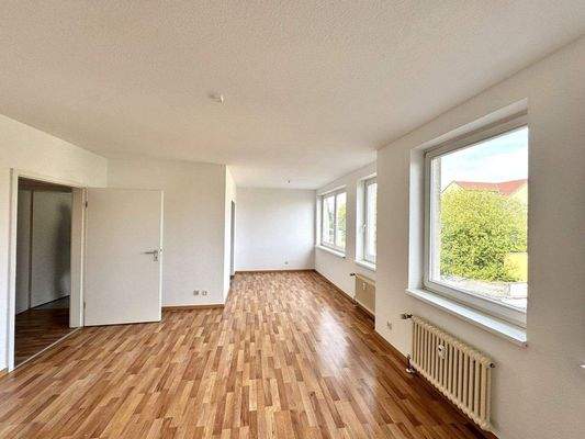 Wohnzimmer mit Essbereich