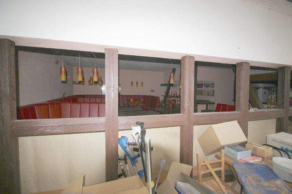 Blick vom Wintergarten auf ehem. Restaurantbereich