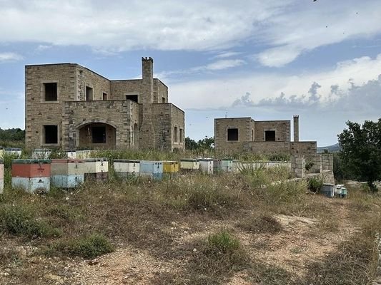 Kreta, Armeni Rethymno: 4 Rohbau-Steinvillen auf g