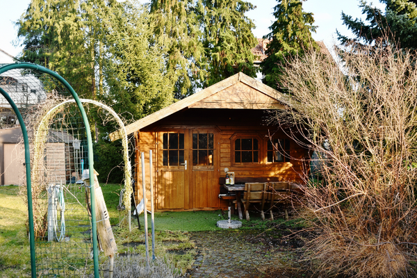 19 praktisches Gartenhaus.png