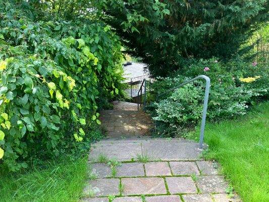 Treppe zum Bestandshaus
