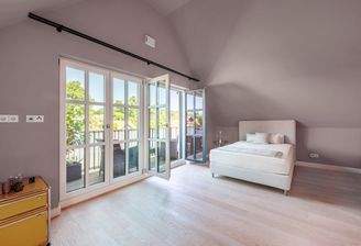 Geräumiges Master-Schlafzimmer