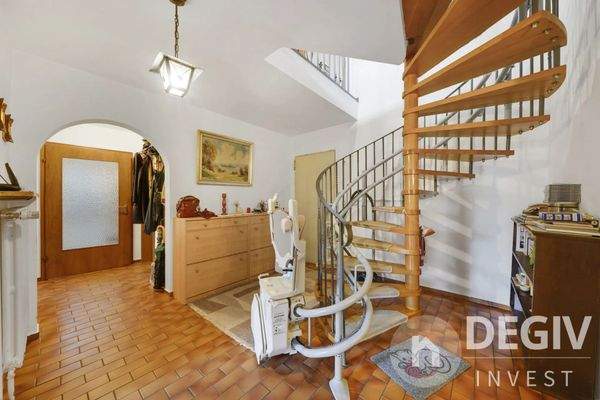 Flur UG mit Treppena