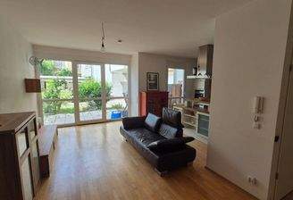 Blick durchs Wohnzimmer