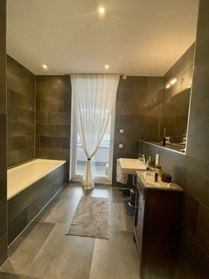 Gäste Bad mit Badewanne/Dusche