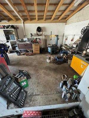 11 Werkstatt mit Grube