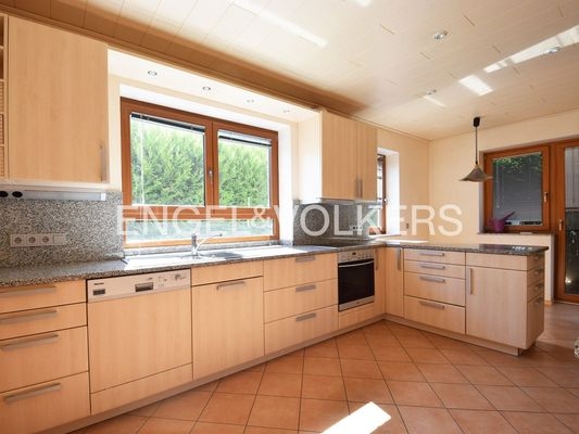 Küche mit hochwertiger Granitarbeitsplatte