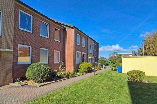 Grundstück und Garagen