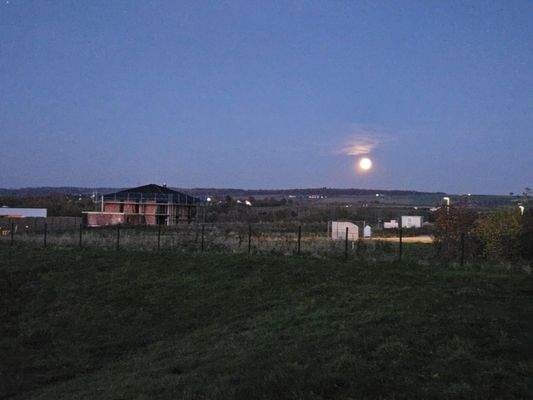 Mond über dem Reinhardswald