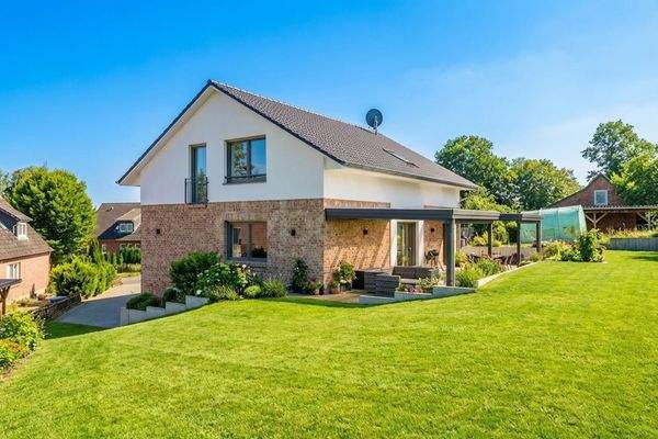 Nordansicht mit Gartenoptimierung 