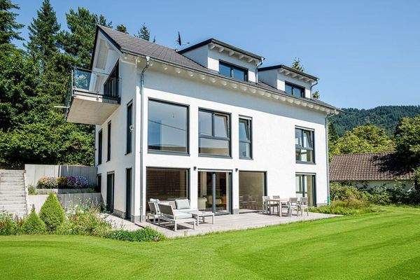 moderne Immobilie (KfW55)