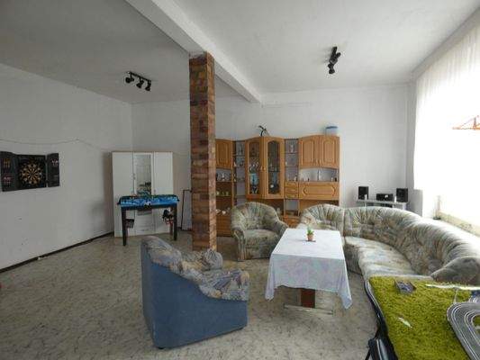 Raum im alten Konsum