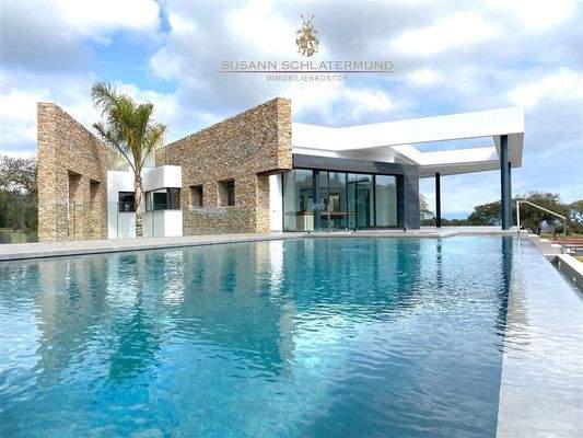 Luxuriöse Poollandschaft