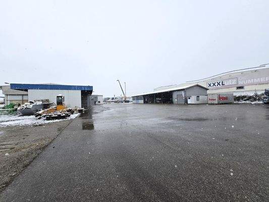 Teil-Freifläche asphaltiert