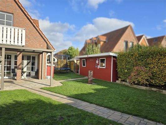 Der Garten mit Gartenhaus