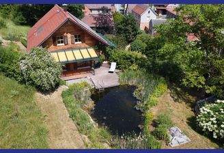 Terrassen mit Badeteich