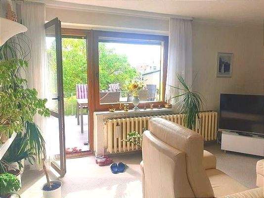 Wohnzimmer mit Terrasse