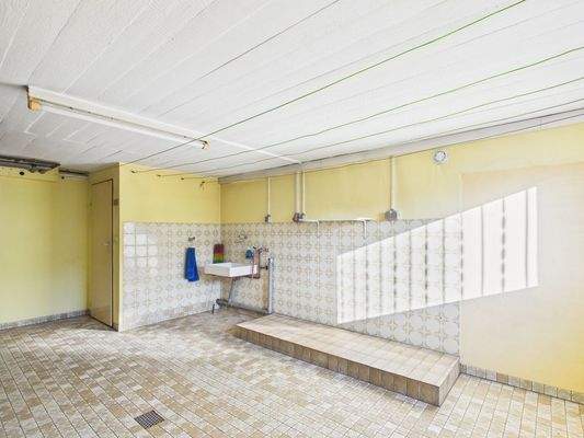 Wasch,- Trockenraum mit Heizungsanlage