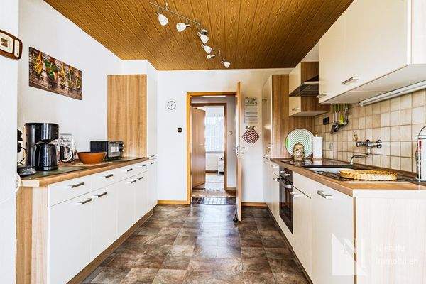 Küche mit Einbauküche