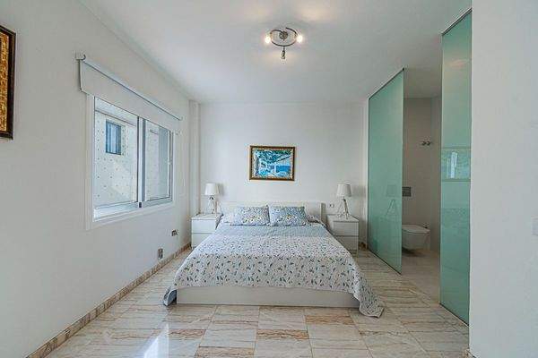 Gemütliches Schlafzimmer mit Badezimmer en Suite