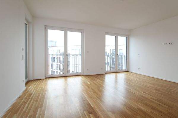 Helles Wohnzimmer mit Balkon