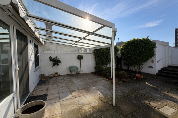 Terrasse mit Glasdach