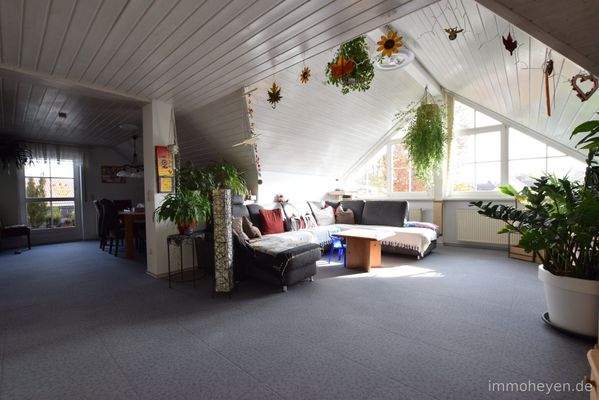 Wohnbereich der Dachgeschosswohnung