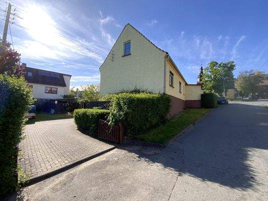 Seitenansicht + Zufahrt