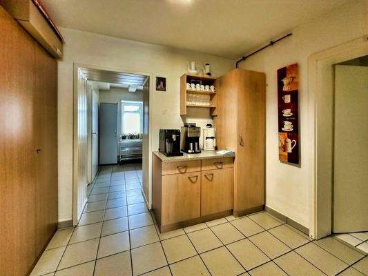 der Garderobenraum mit 2.Küche im Erdgeschoss