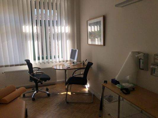 Behandlungszimmer 3.jpg