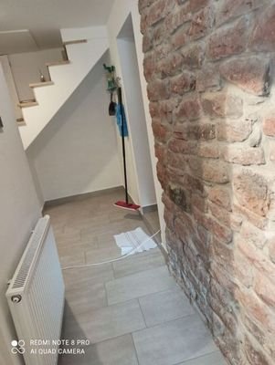 Flur mit Treppe ins 1. OG