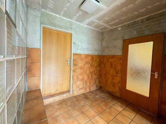 Flur und Seiteneingang.jpg