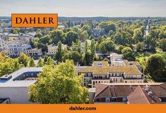 Luftbild mit Blick auf die Friedenskirche und den 