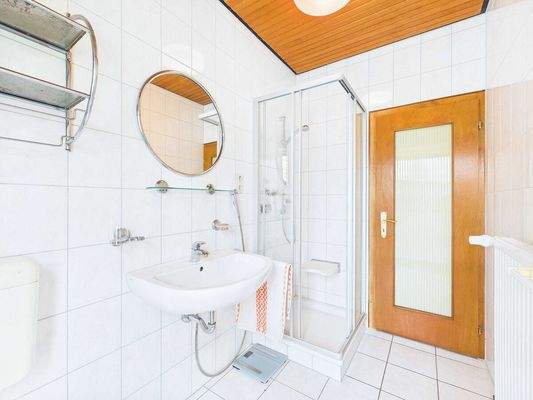 Ein-/Zweifamilienhaus mit Werkstatt in SB-Ensheim