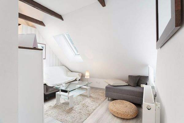 Zahlreiche Fenster sorgen für Sonne unter dem Dach