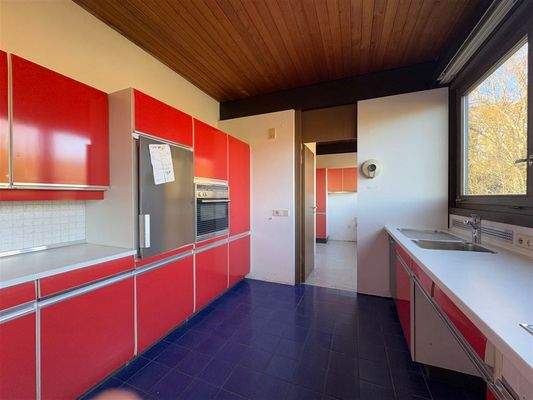 Die Küche mit Wirtschaftsraum