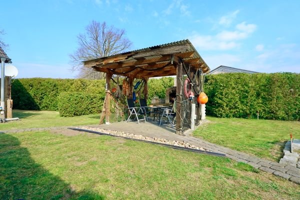 Die praktische Sitzecke für Grillabende im Sommer