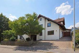 Hausansicht von der Straße