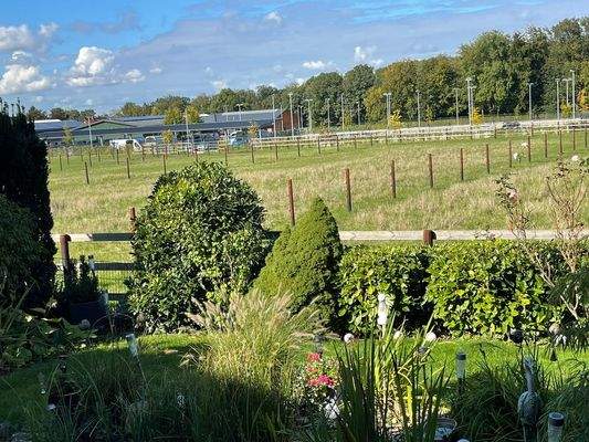 Unweit auch der Südpark mit Reiterstaffel,